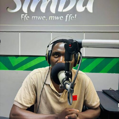 Mu kikopo kya English Premier League olwaleero Aston Villa eggulawo ne Arsenal.