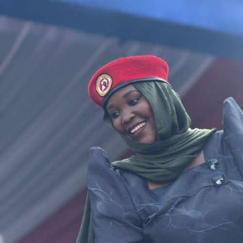 Omubaka omukyala owa Kampala era nga yakwatidde ekibiina…