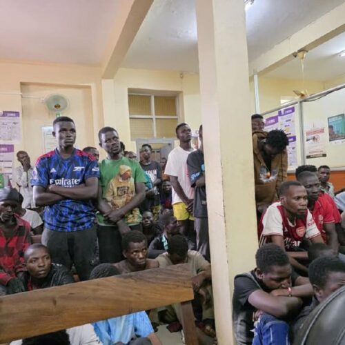 Abavubuka abasoba mu 200 abakwatiddwa mu bikwekweto ebyakoleddwa…