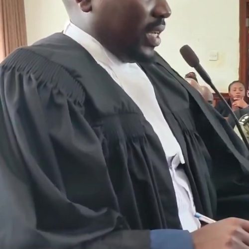 Munnamateeka Lule Alexander asabye omulamuzi wa Kkooti e Masaka nti nga bwekiri nti Ekkooti eno yabadde etudde mu Buganda nga bwebayimbye Oluyimba