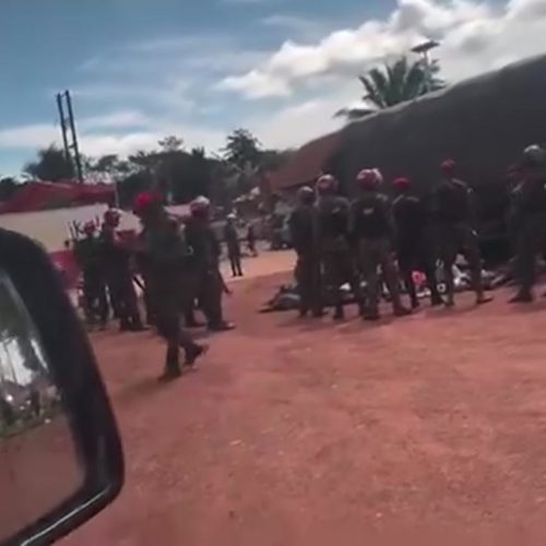 Omuyimbi Alien Skin wamu nekibinja kye ekya Fangone Forest bakwatiddwa aba Millitary e Wankulukuku.