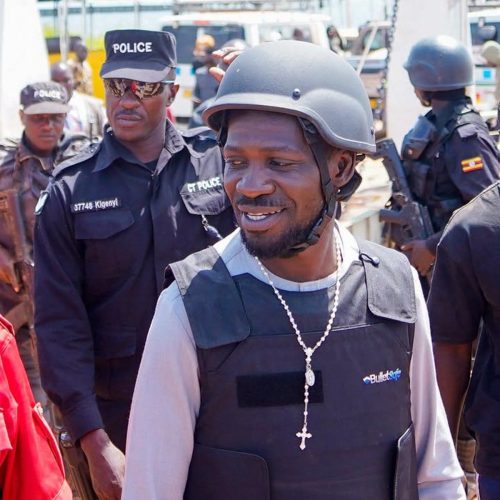 Omukulembeze wa National Unity Platform Kyagulanyi Ssentamu Robert aka Bobi Wine yavuddeyo nategeeza nga Abasirikale ba Uganda Police Force abaali bamuweebwa mukunoonya akalulu ka 2026 bwebavunaaniddwa era nabagobwa mu Poliisi nga kigambibwa nti balagajjalira emirimu gyabwe. Kyagulanyi agamba nti bano babalanga bwemage kuba babamuggyako nga 15