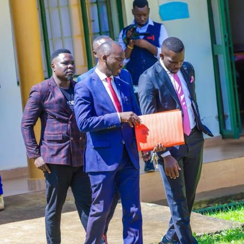 Omubaka wa Butambala era Omumyuuka wa Pulezidenti wa National Unity Platform Muhammad Muwanga Kivumbi nabalala bakomezeddwawo mu Kkooti