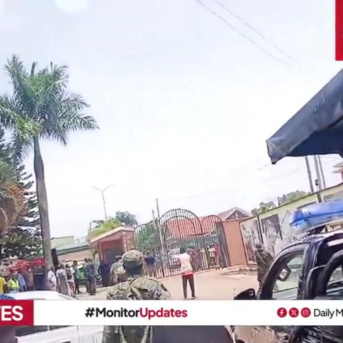 Abebyokwerinda bezoobye nabatuuze e Ggaba mu Kampala ababadde baagala okugajambula omusajja agambibwa okutematema abaana 4 nabatta ku ssomero lya