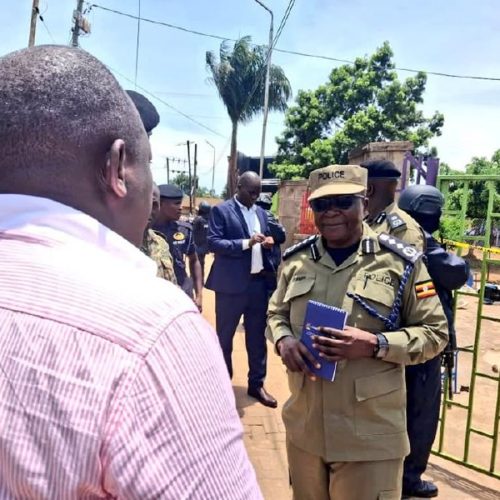 Omuduumizi wa Uganda Police Force IGP Abbas Byakagaba wamu nadduumira ebikwekweto, AIGP Mwesigwa Frank wamu nabakulu abalala okuva mu Poliisi