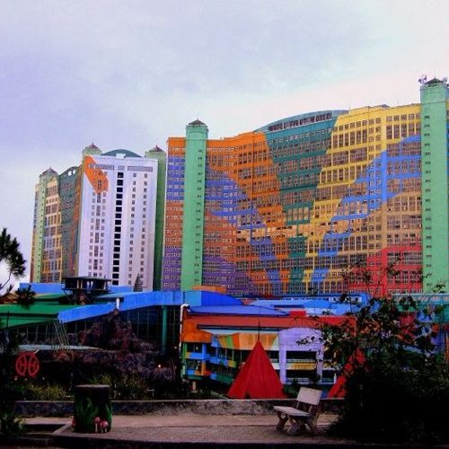 Yiino Wooteeri gagadde ekyasinze obunene mu nsi yonna, ngomuntu okulambula ebisenge byayo byonna nabyetegereza bulungi kimutwalire emyezi