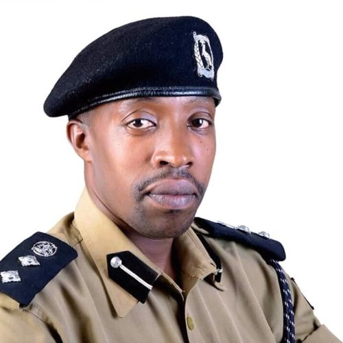 CP Emilian Kayima mutabi wa Alphonse Ngoboka, yaliko omwogezi wa Uganda Police Force nga mu buto bwe yegomba nnyo okufuuka omulyoyi wemyoyo nga
