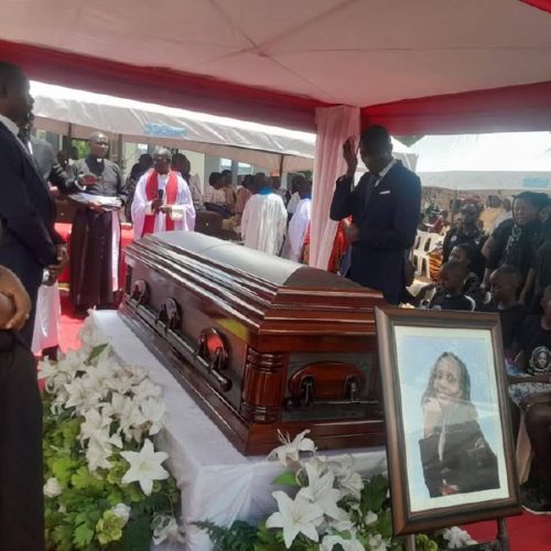 Abakulembeze okuva mu National Unity Platform, Abafamire wamu nemikwano bakungaanidde e Busiro mu Disitulikiti ye Luuka okuziika Edith Katende