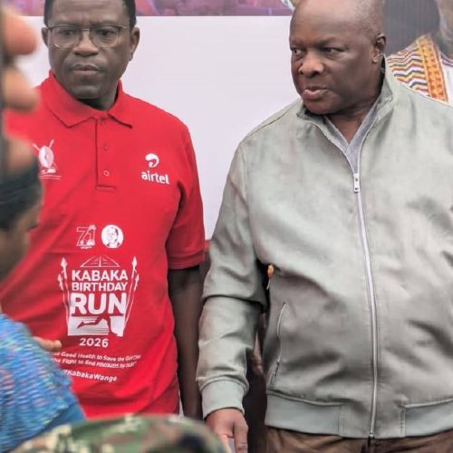 Ssaabasajja Kabaka Ronald Muwenda Mutebi II wamu ne Maama Nabagereka Sylvia Nagginda batuuse mu Lubiri e Mengo okusimbula abaddusi.