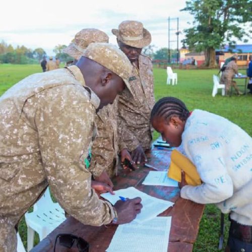 Abantu abali eyo mu 1,185 bebakedde okweyiwa e Katungulu Park Headquarters mu Queen Elizabeth National Park okusunsulwamu basobole okwegatta ku