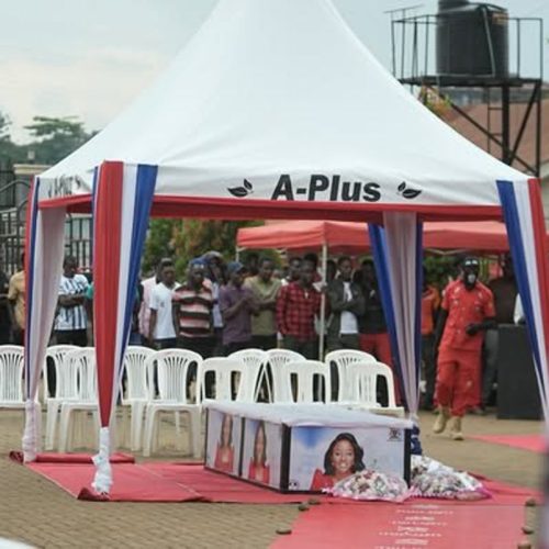 Embeera ku kitebe kya National Unity Platform e Makerere ku Kavvule yakiyongobero nga balindirira omubiri gwabadde Omubaka Omukyala owa