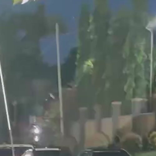 Oluvannyuma lwessaawa ezisoba mu 3, ggeeti yamaka gabadde Sipiika wa Palamenti Anitah Annet Among eguddwa ku ssaawa nga emu neddakiika 18