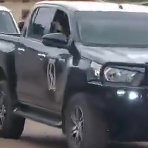 Emotoka 2 ezabadde Sipiika wa Palamenti Nnaalongo Anita Annet Among okuli Rolls-Royce ne Range Rover AAA zigiddwa mu maka ge e Kigo.
