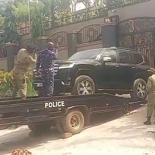 Uganda Police Force eboye emotoka endala okuva mu maka gabadde Sipiika wa Palamenti Anitah Annet Among agasangibwa e Nakasero.