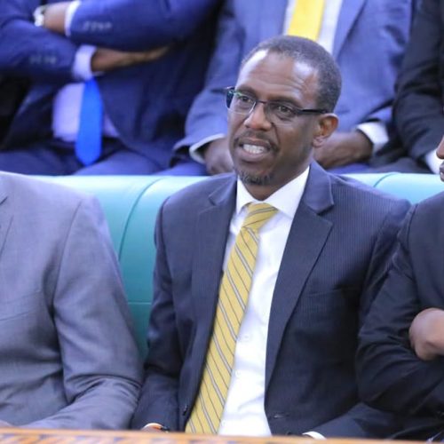 Minisita Omubeezi avunaanyizibwa ku byamakolero David Bahati avuddeyo nategeeza nti ekkolero lya Atiak Sugar eryakateekebwamu ensimbi yomuwi