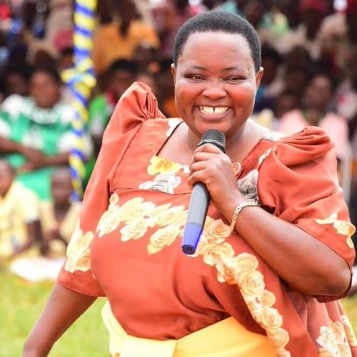Munnamawulire Joseph Sabiti Twali twateekateeka nti okubeera Ssaabaminisita, walina okutambula mu ngeri eyenjawulo, ngoyogerera mu nnyindo