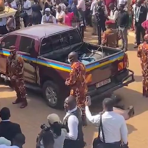 Munnamateeka Ssaalongo Erias Lukwago aziddwayo ku alimanda mu Kkomera e Luzira oluvannyuma lwomulamuzi okutegeeza nti yetaagayo essaawa endala 24