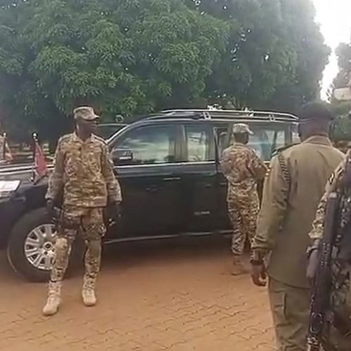 Pulezidenti Yoweri Kaguta Museveni ngatuuka ku ttendekero lyAbasirikale ba Uganda Police Force erya Police Training  School e Kabalye mu