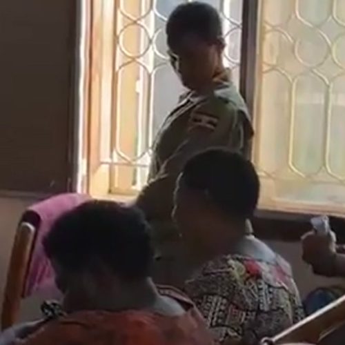 Miria Matembe atabukidde mu Kkooti yOmulamuzi wEddaala erisooka etuula e Luzira, Shielah Gloria Atim.