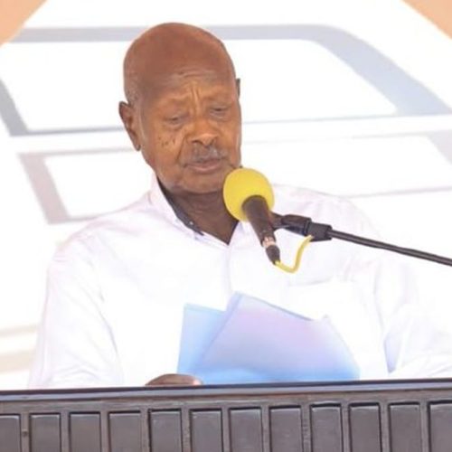 Pulezidenti  Yoweri Kaguta Museveni Abantu baava e Bungereza okujja okulaba ebirimbo bya Museveni kuba balowooza nti teri Munnayuganda asobola