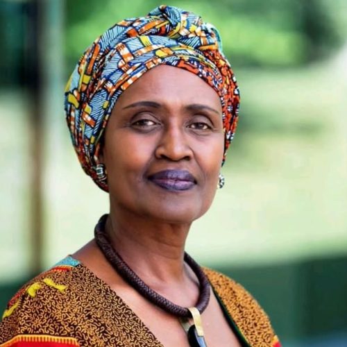 Eng. Winnie Byanyima avuddeyo nayanukula Pulezidenti Yoweri Kaguta Museveni ku bigambo byeyayogera ku Bavubuka abagenda Ebweru wEggwanga okukola