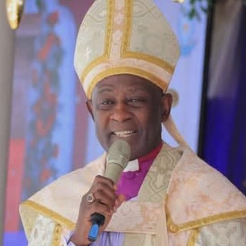 Archbishop Stephen Kaziimba Mugalu Tosobola kugamba nti olina obuwumbi 158 okugulira Ababaka emotoka, nti wabula ezisasula ba Medical Interns