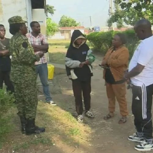 Abebyokwerinda ku misanvu gya UPDF egyateereddwa e Pakwach bakutte Bannansi ba Congo 5 bano nga babadde mu lugendo nga boolekera Kampala mu motoka