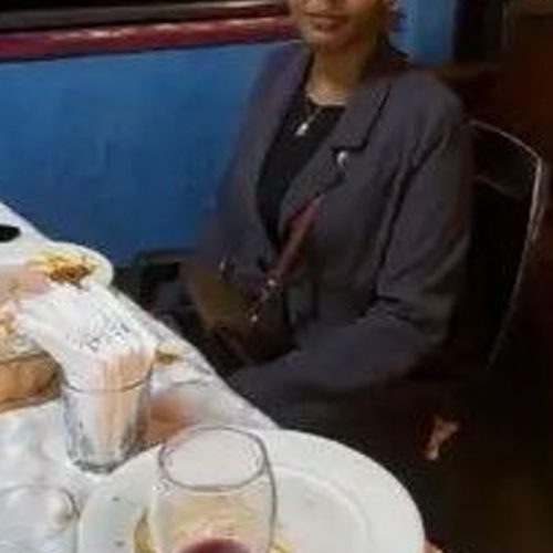 Wuuno omukazi anoonya musajja eyabadde amukwana amugguleko omusango olwokumuleka mu kifo ekiccakalirwamu nga tasasudde byakulya bye yamutumiriza