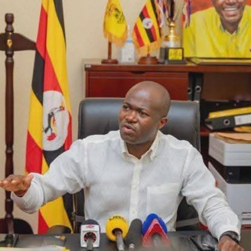 Gen. Muhoozi Kainerugaba avuddeyo nalangirira nga bwasudde Omubaka Munnakibiina ki National Resistance Movement