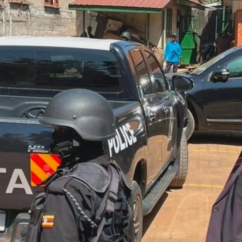 Abadde Loodi Mmeeya wa Kampala era Munnamateeka Ssaalongo Erias Lukwago agiddwa ku Kitebe kya Uganda Police Force eya Kira Division e Wakiso